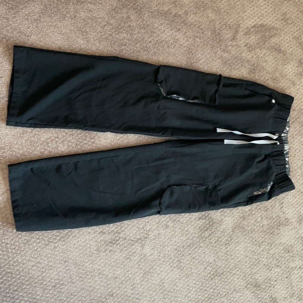 Figs Wide Leg Scrub Pant with feather detail